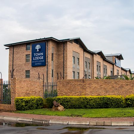 Town Lodge 哈博罗内 外观 照片
