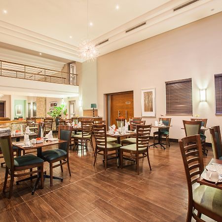 Town Lodge 哈博罗内 外观 照片