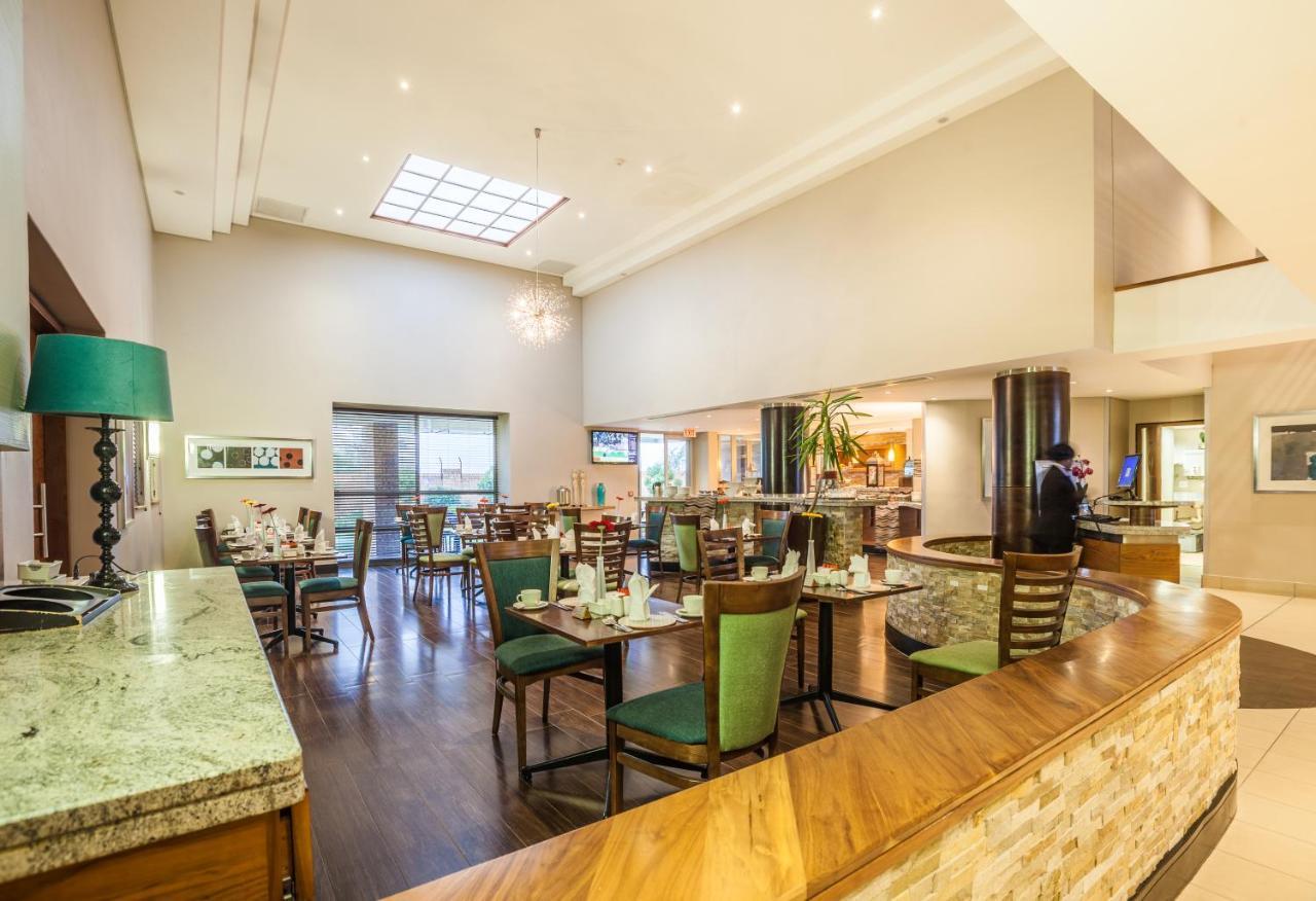 Town Lodge 哈博罗内 外观 照片