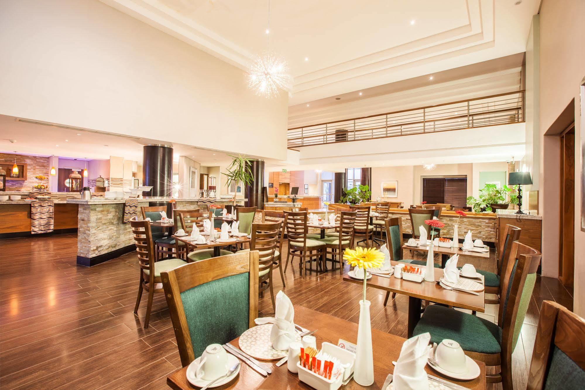 Town Lodge 哈博罗内 外观 照片